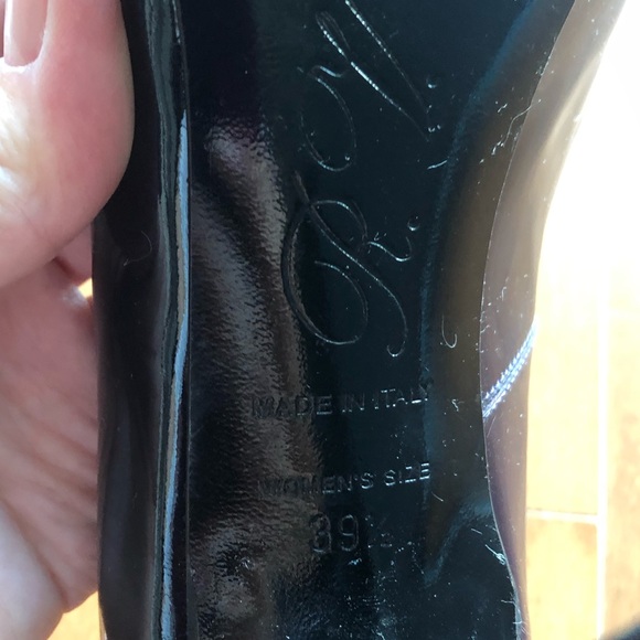 Gorgeous Roger Vivier patent leather heels - Picture 7 of 7